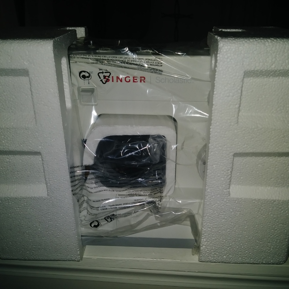 Singer Sewing Machine - Picture 3 of 5